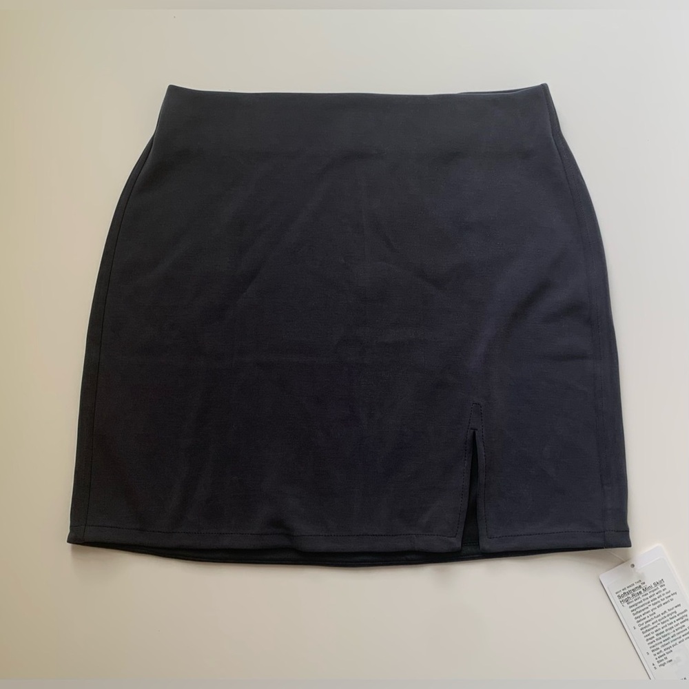 BNWT Lululemon Softstreme High-Rise Mini Skirt
